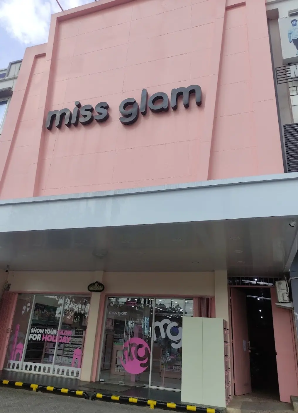 MISS GLAM DAMAR, KOTA PADANG