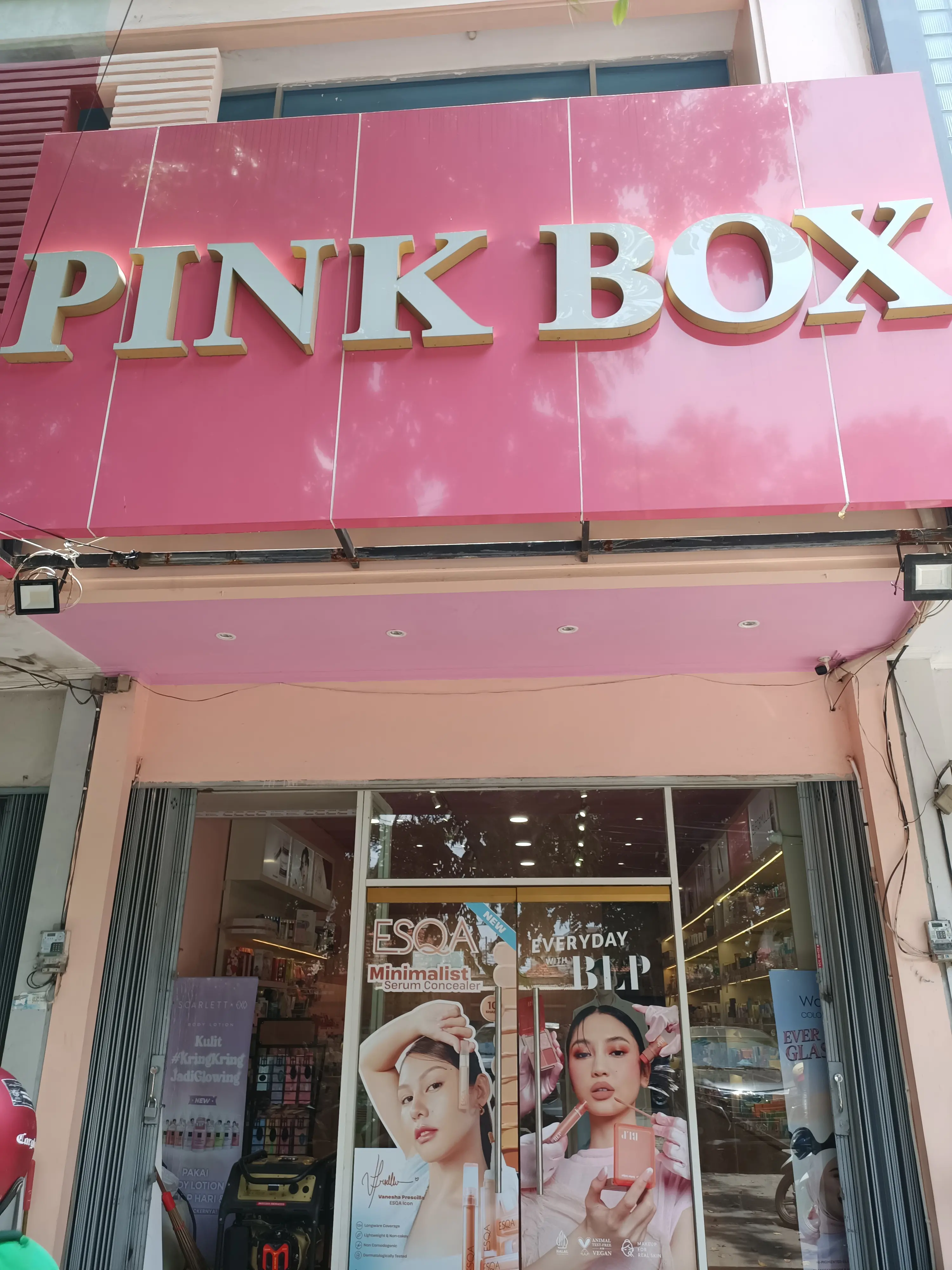 PINK BOX PLEBURAN